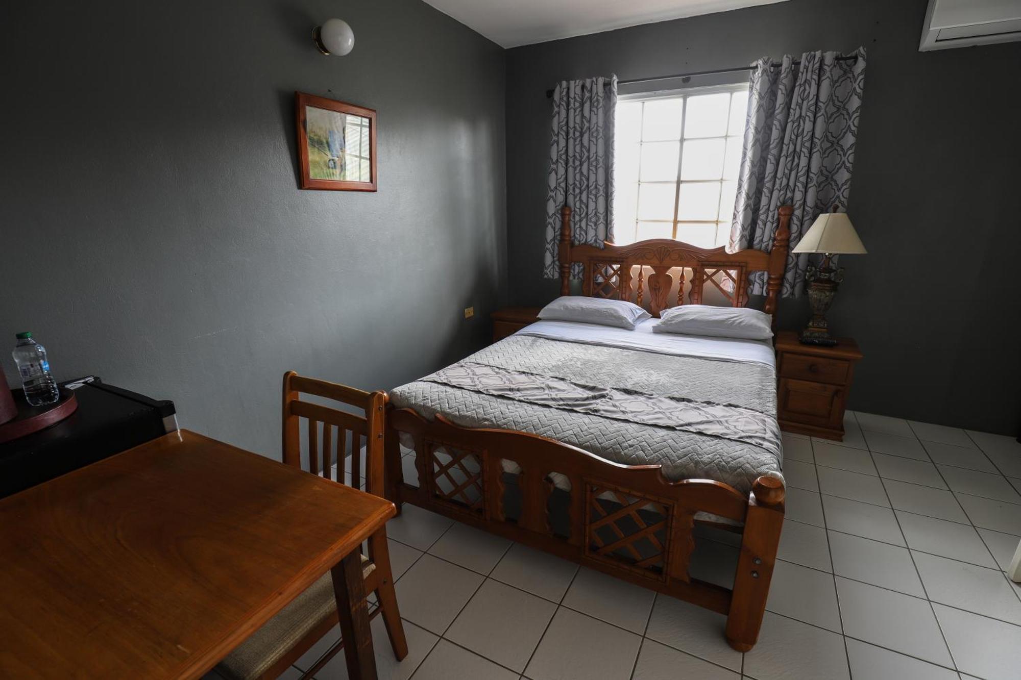 Airport Inn Piarco Eksteriør billede