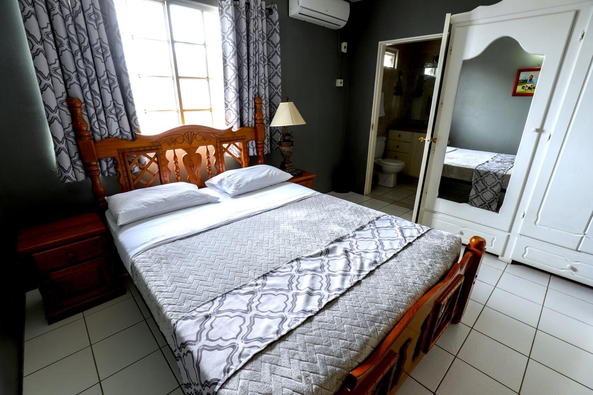 Airport Inn Piarco Eksteriør billede