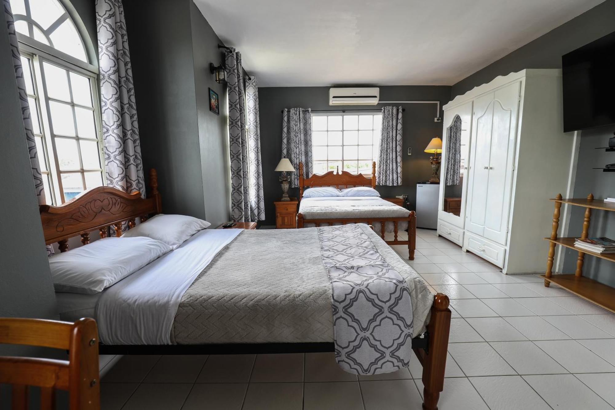 Airport Inn Piarco Eksteriør billede
