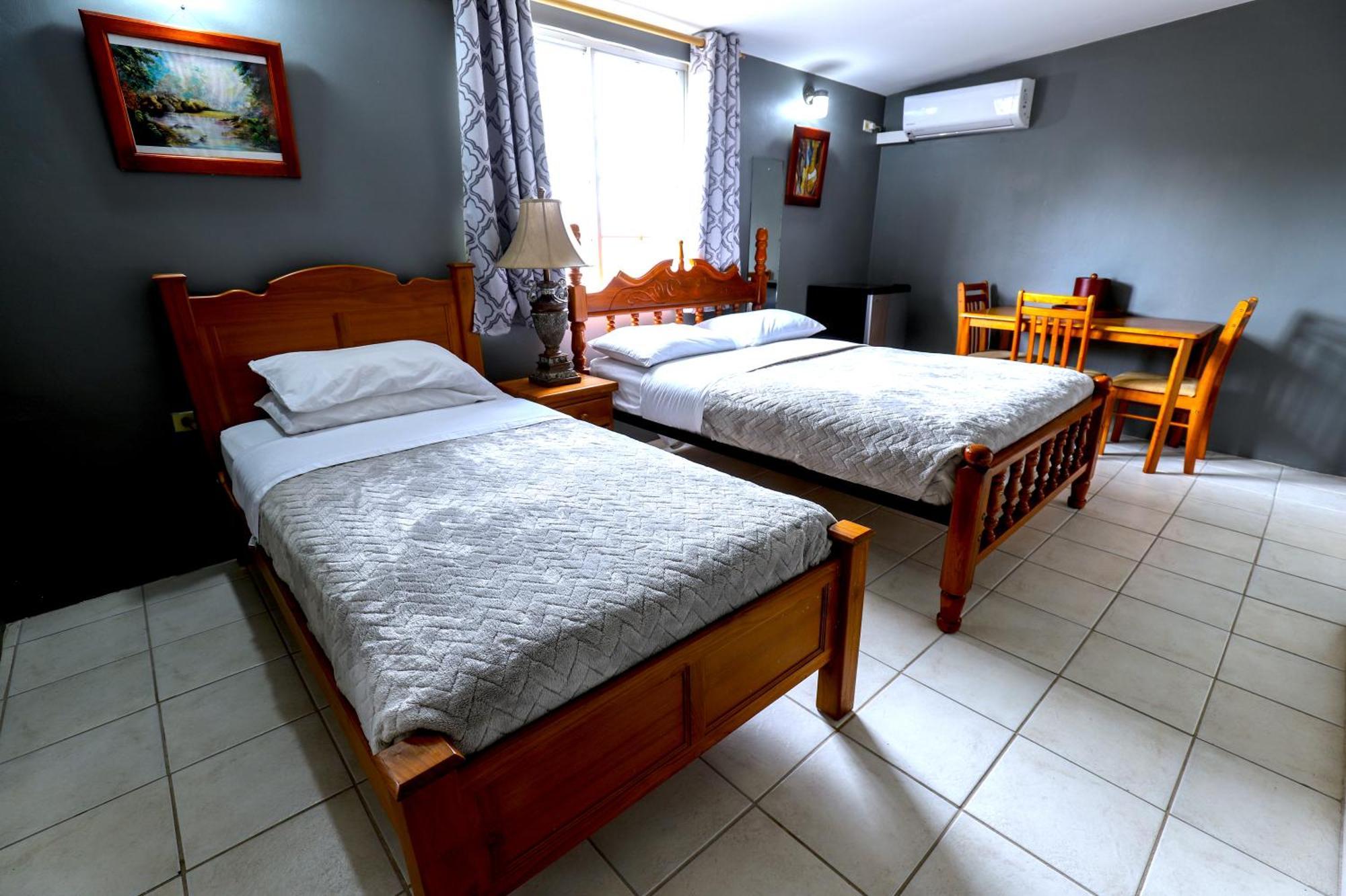 Airport Inn Piarco Eksteriør billede