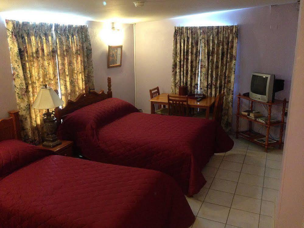 Airport Inn Piarco Eksteriør billede